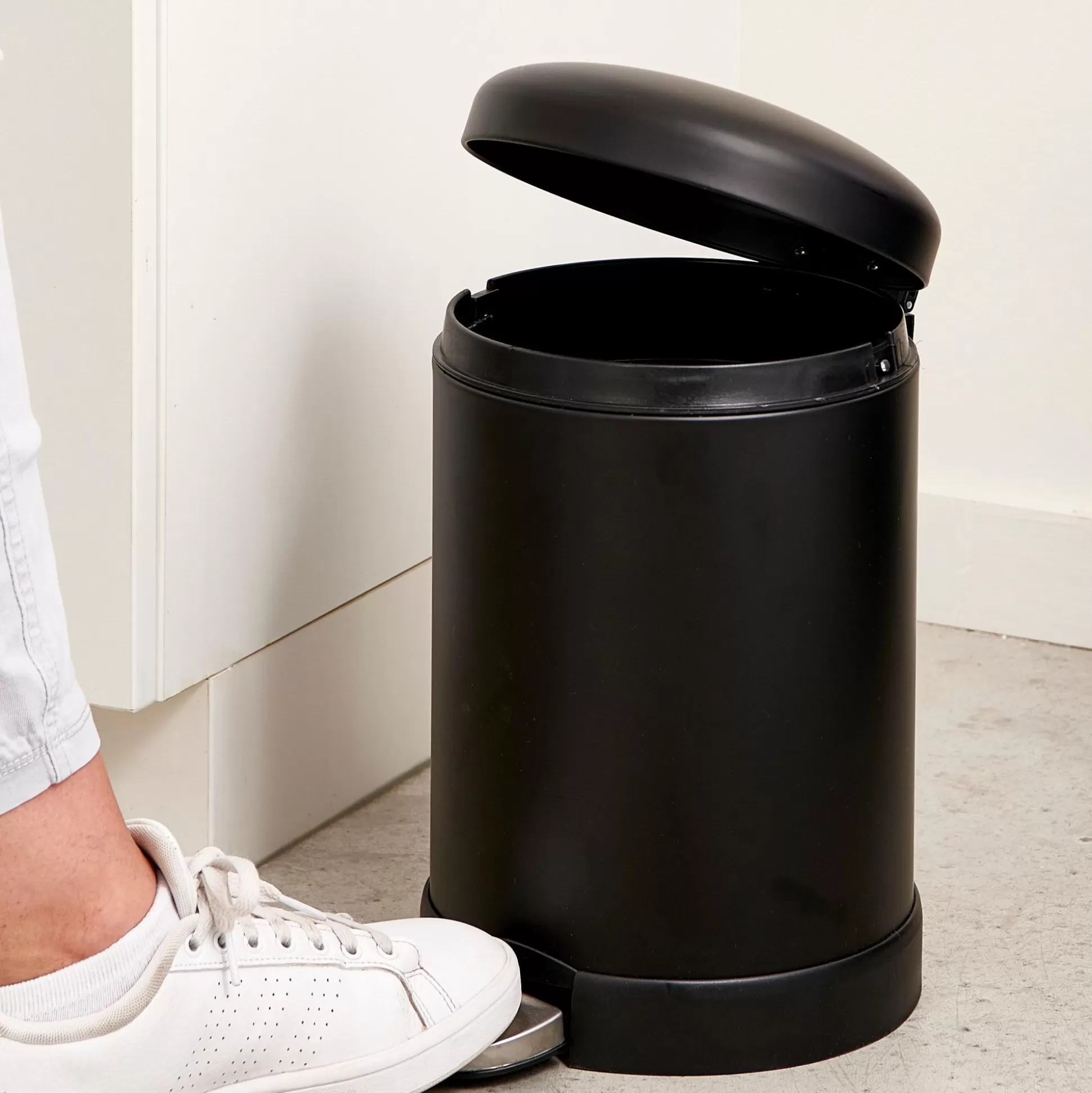 Papeleras<CASA Industria Cubo Con Pedal 5L Negro